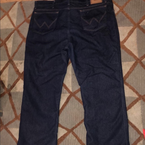 I am selling wrangler jeans I have never worn before they are a size 42 x 29 - Picture 2 of 2
